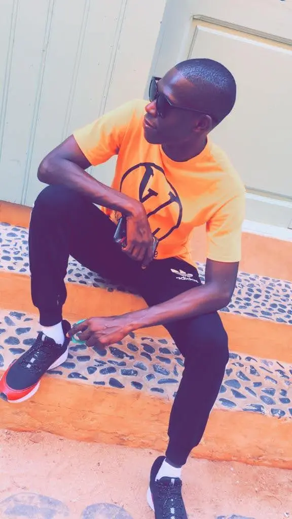 Portrait de Demba Faye, Développeur Web Full-Stack au Sénégal, expert en React, Next.js et Laravel